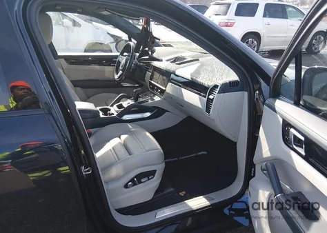 2021 Porsche Cayenne E-Hybrid Turbo S z USA, uszkodzony, nr VIN WP1AH2AYXMDA38121